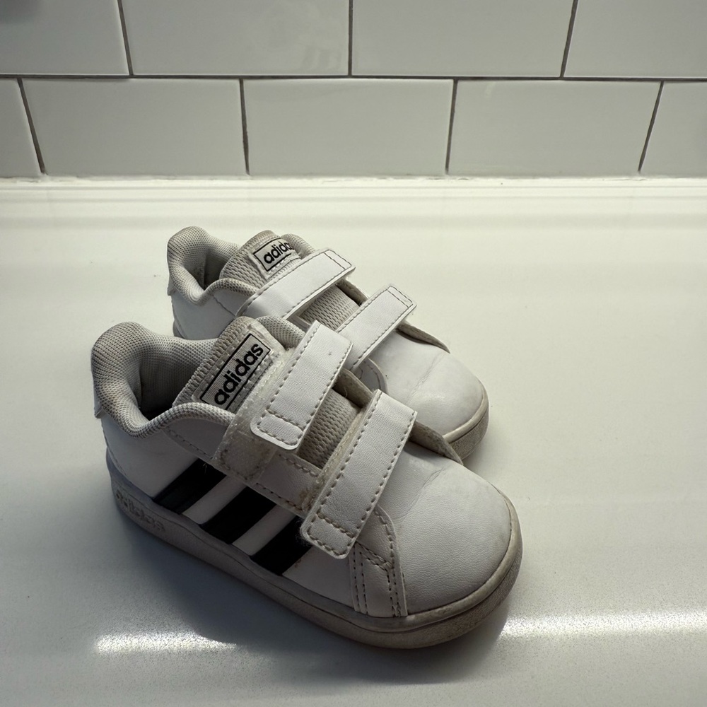 Toddler size 6 Velcro Adidas sneakers